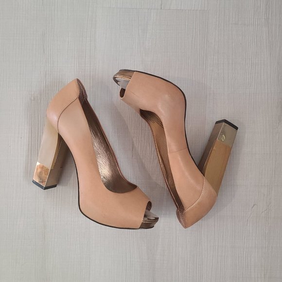 BCBG Nude Open Toe High Heels w Wood Accent Heel & Bronze Detailing - Picture 1 of 8